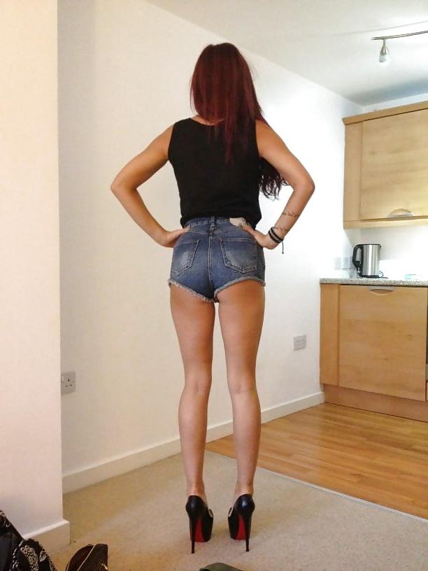 25P Hot Brunette Bimbo