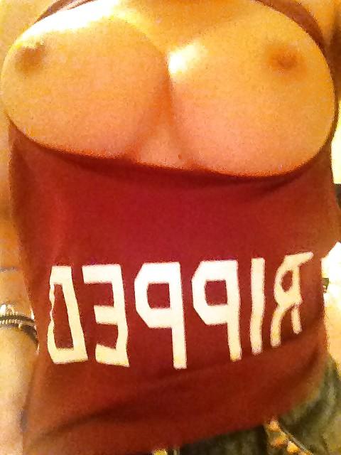 25P Hot Brunette Bimbo