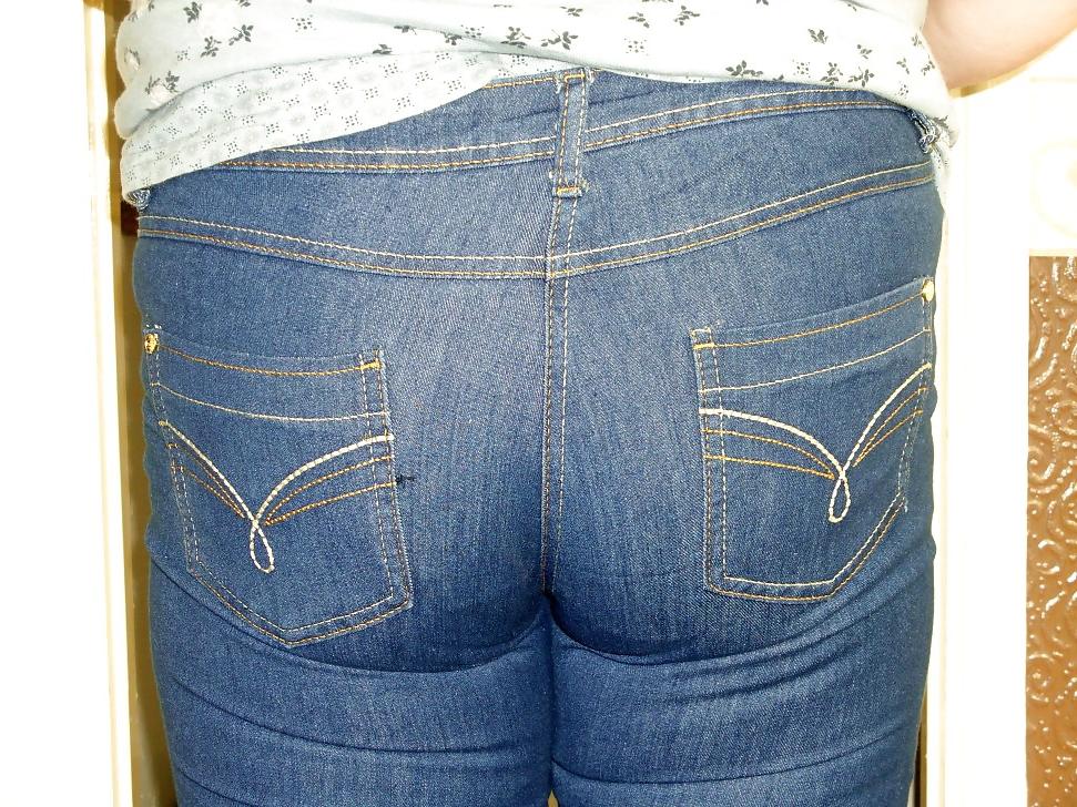 25P Wife's sexy slut ass in jeans