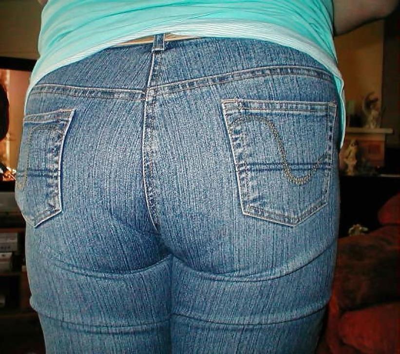 25P Wife's sexy slut ass in jeans