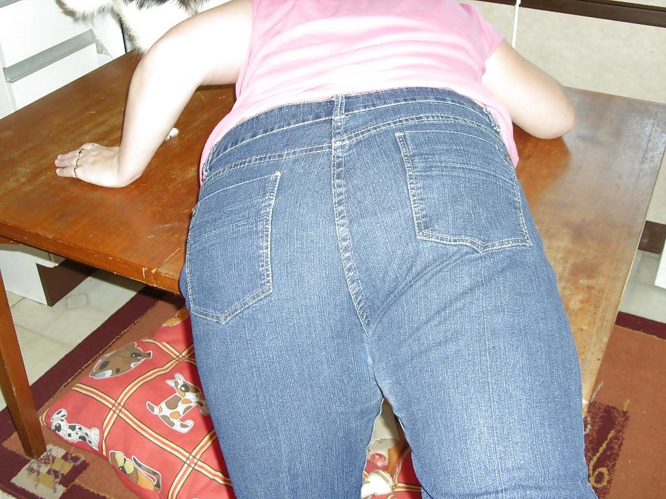 25P Wife's sexy slut ass in jeans