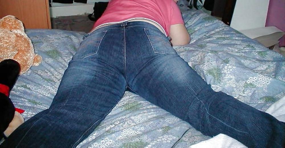 25P Wife's sexy slut ass in jeans