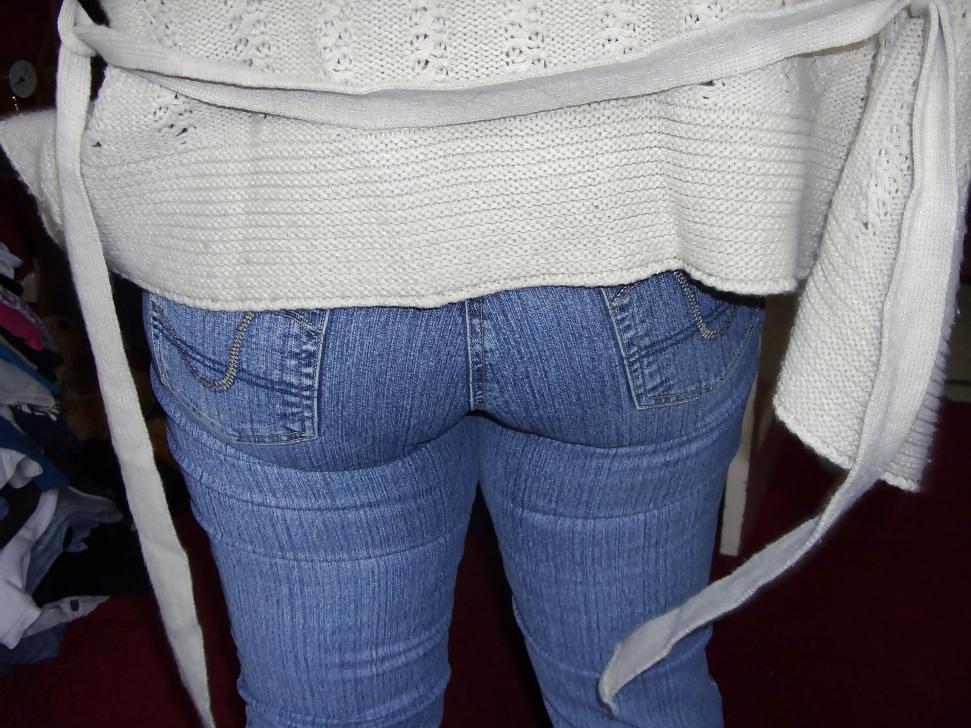 25P Wife's sexy slut ass in jeans