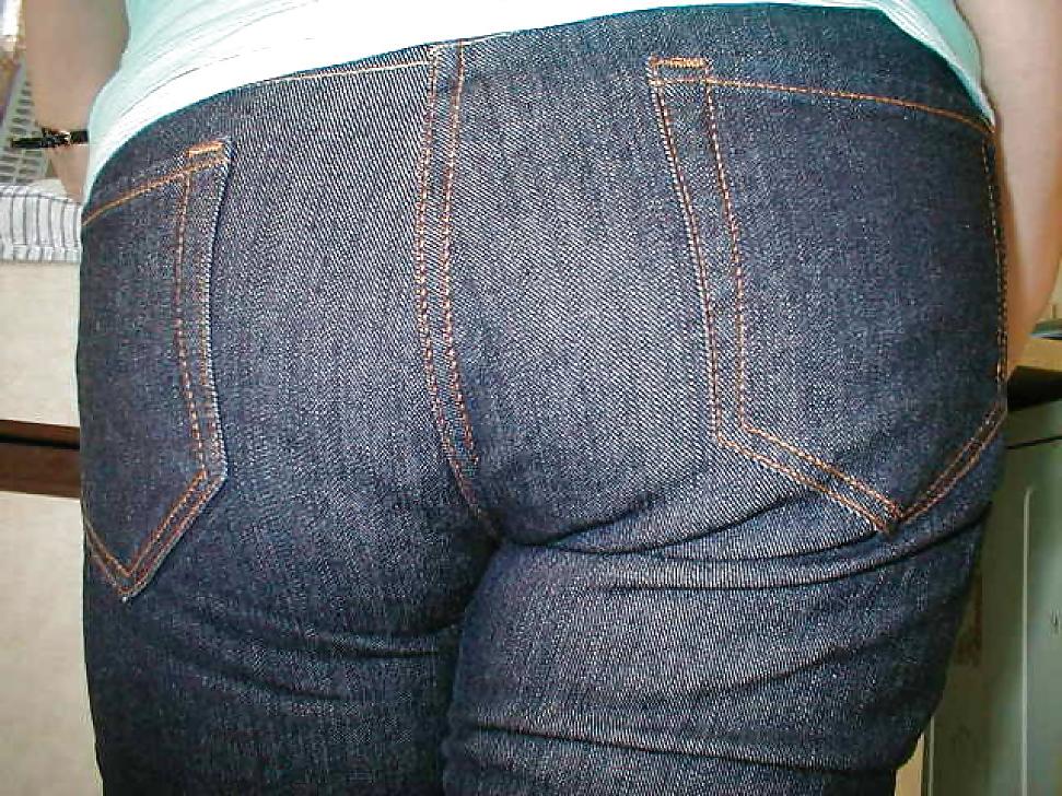 25P Wife's sexy slut ass in jeans