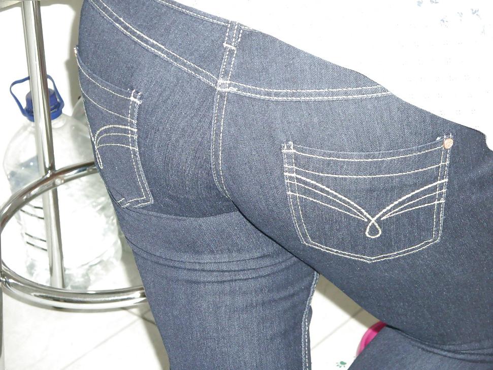 25P Wife's sexy slut ass in jeans