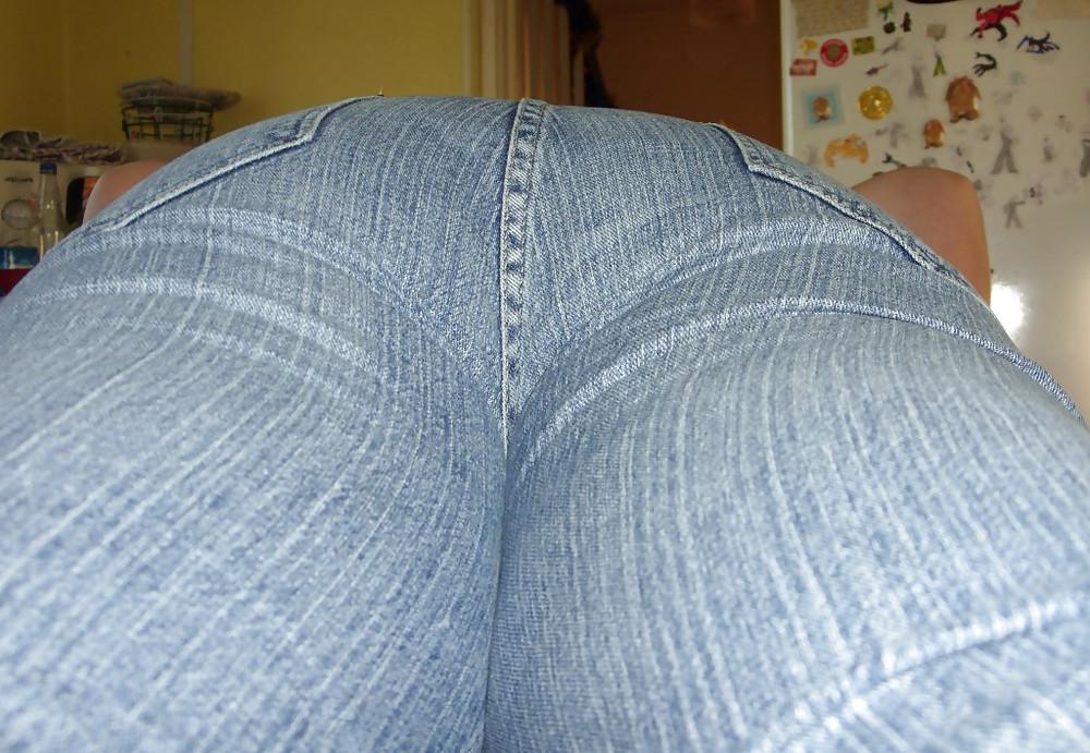 25P Wife's sexy slut ass in jeans