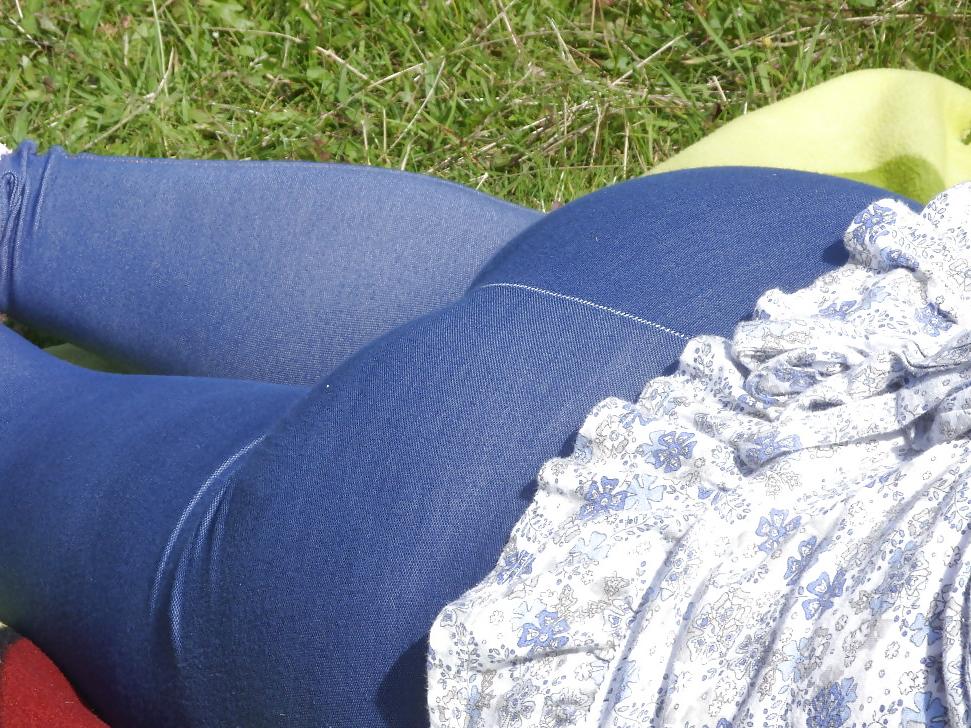 25P Wife's sexy slut ass in jeans