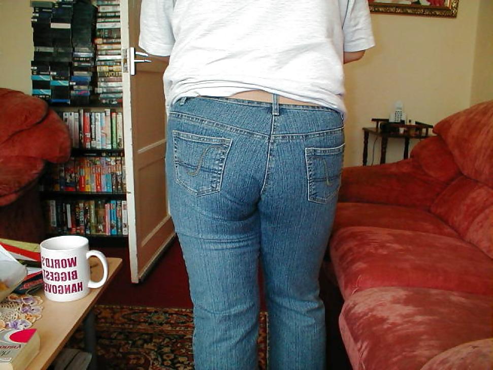 25P Wife's sexy slut ass in jeans