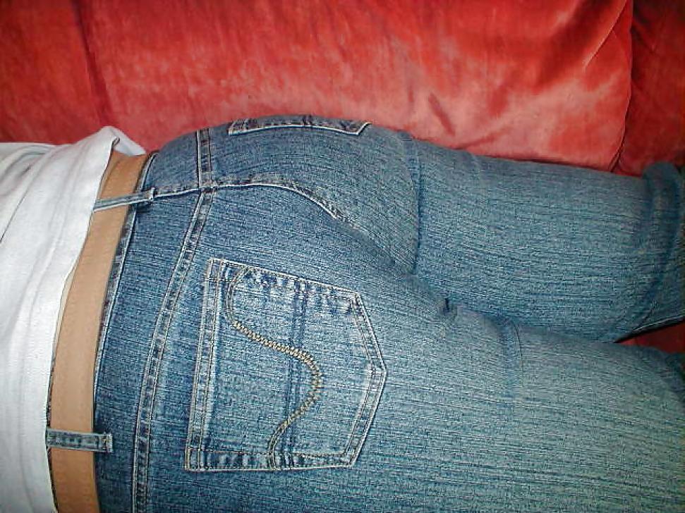 25P Wife's sexy slut ass in jeans