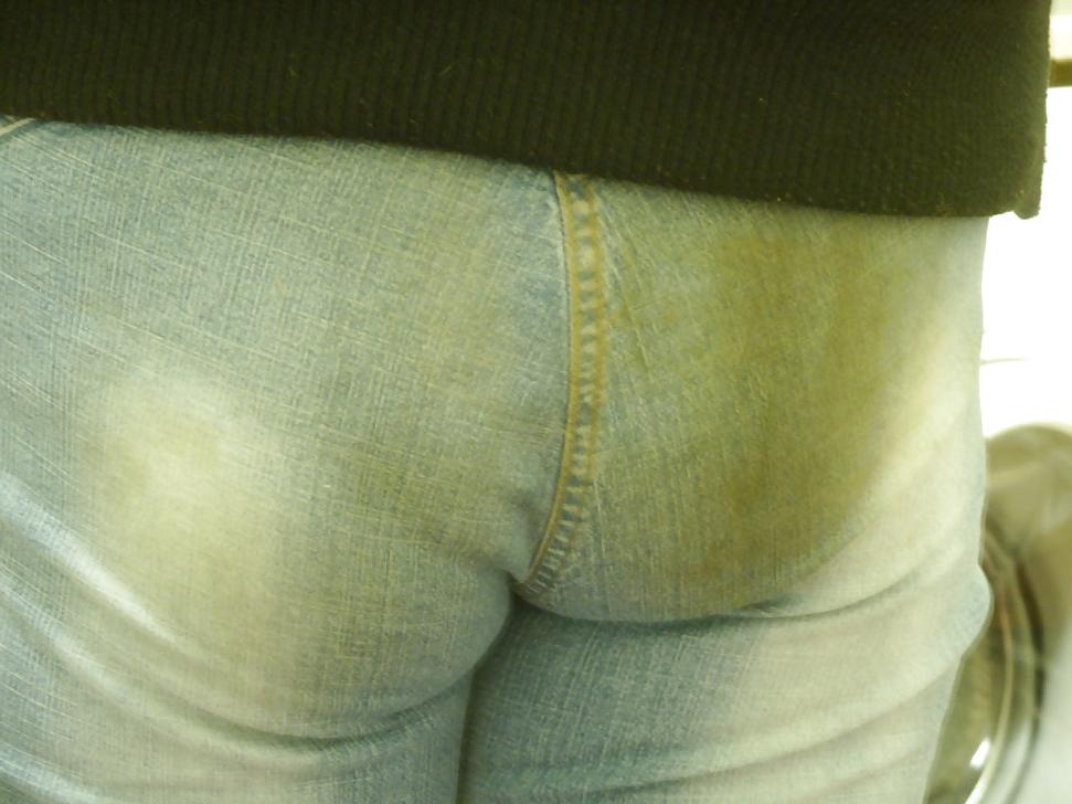 25P Wife's sexy slut ass in jeans