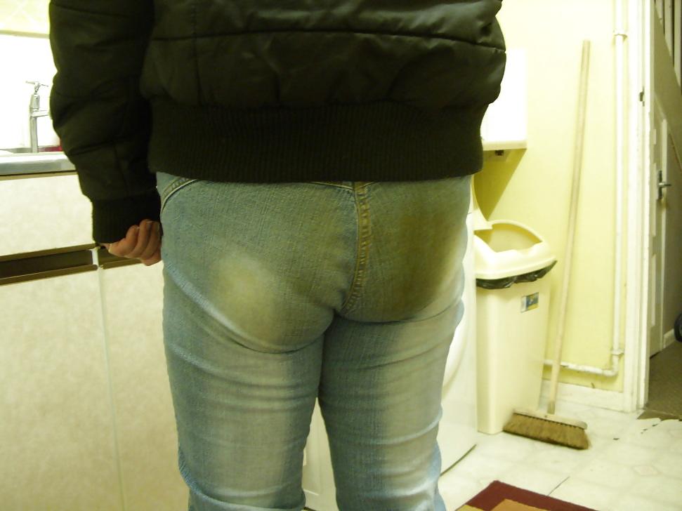 25P Wife's sexy slut ass in jeans