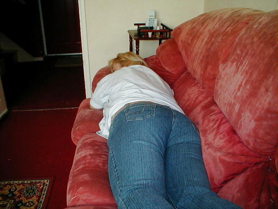 25P Wife's sexy slut ass in jeans