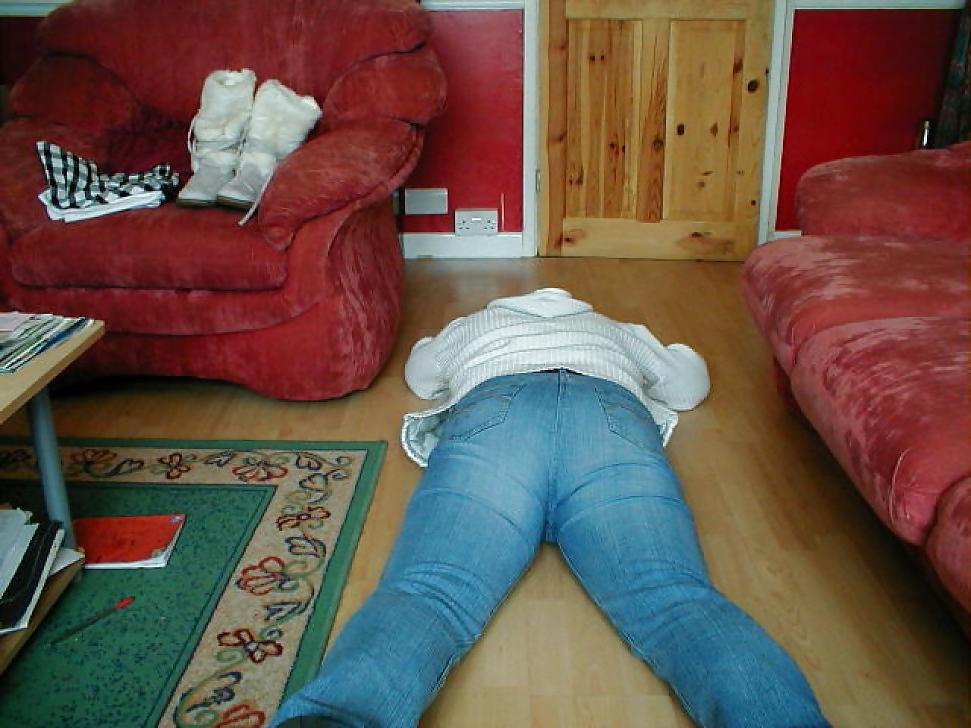25P Wife's sexy slut ass in jeans