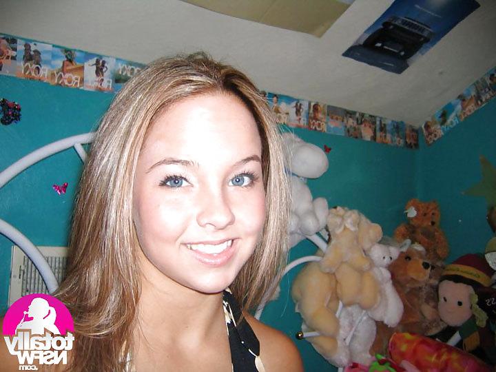 13P Cheerleaderin Becca Manns