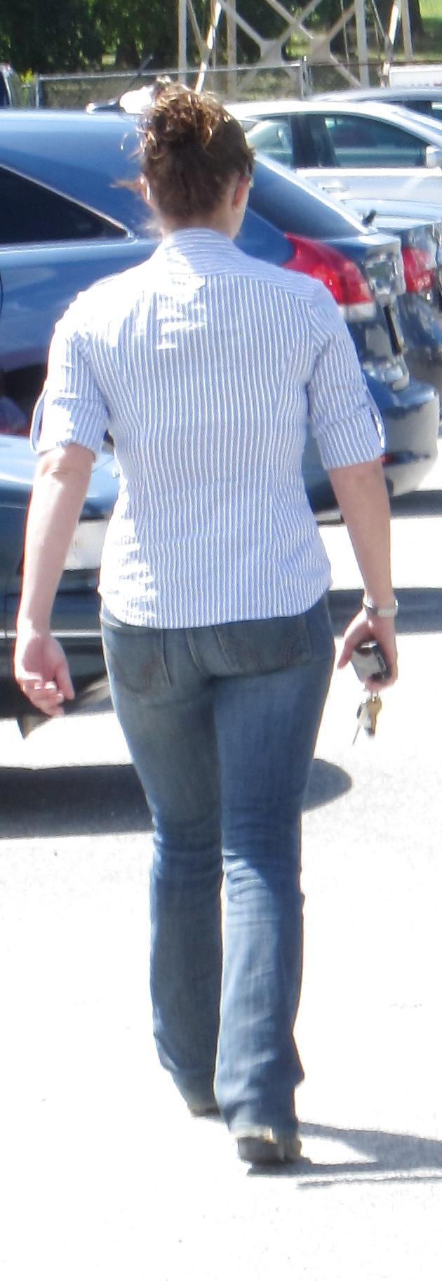 10P Tight Jeans: Nice Ass