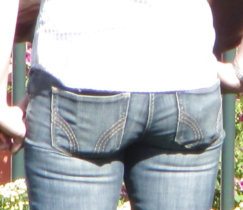 10P Tight Jeans: Nice Ass