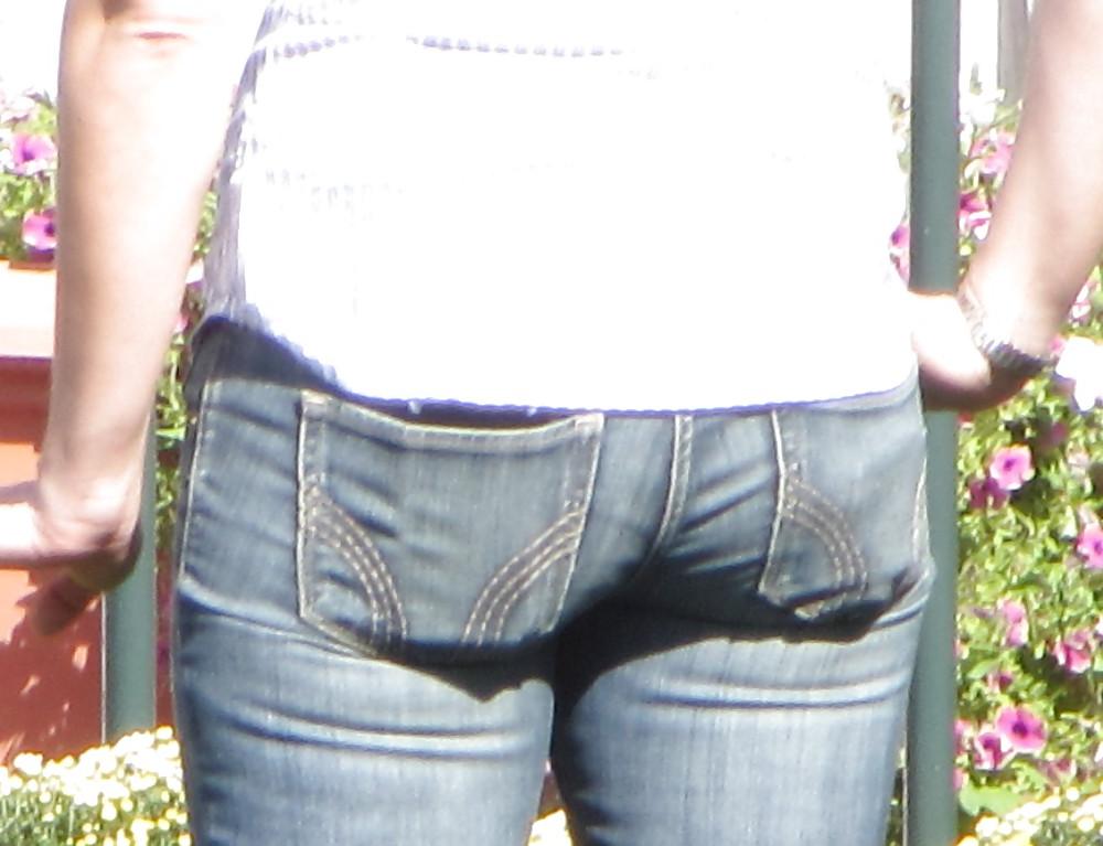 10P Tight Jeans: Nice Ass