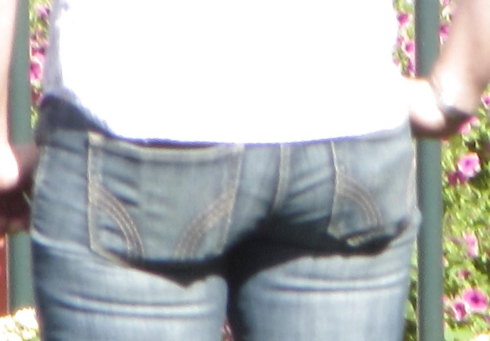 10P Tight Jeans: Nice Ass