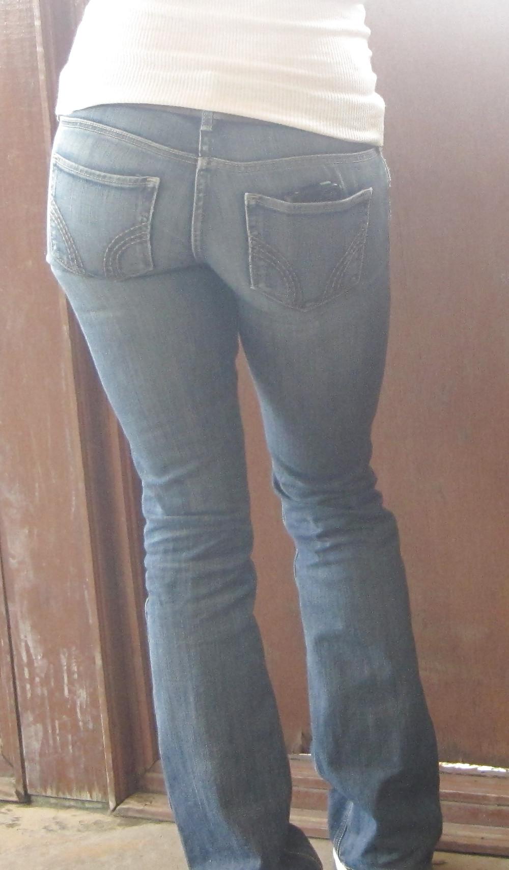 10P Tight Jeans: Nice Ass