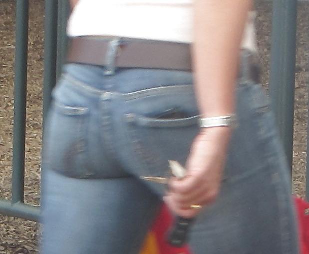 10P Tight Jeans: Nice Ass