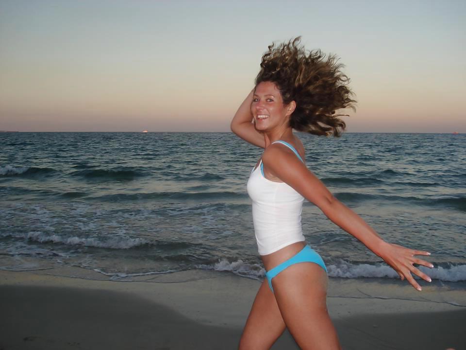 10P Curly brunette