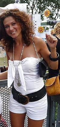 10P Curly brunette
