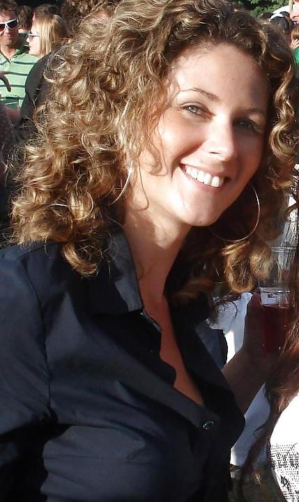 10P Curly brunette