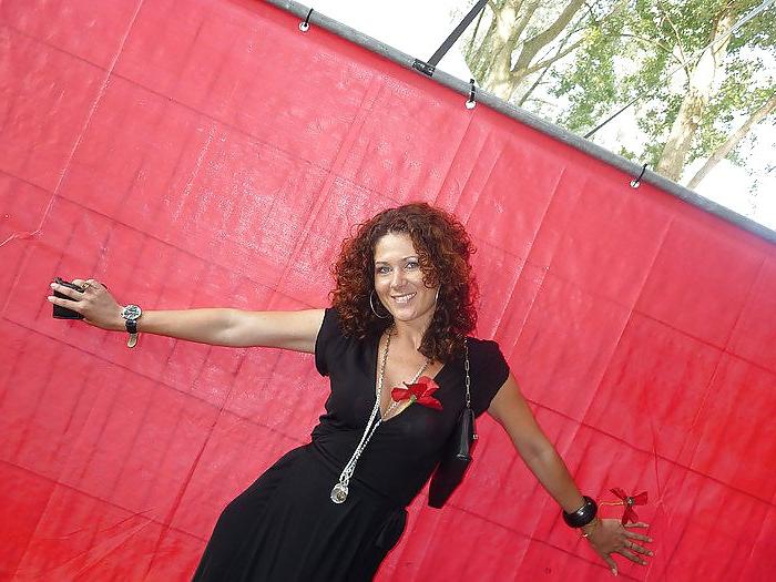 10P Curly brunette