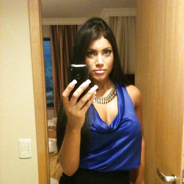 25P Brazilian glamour model