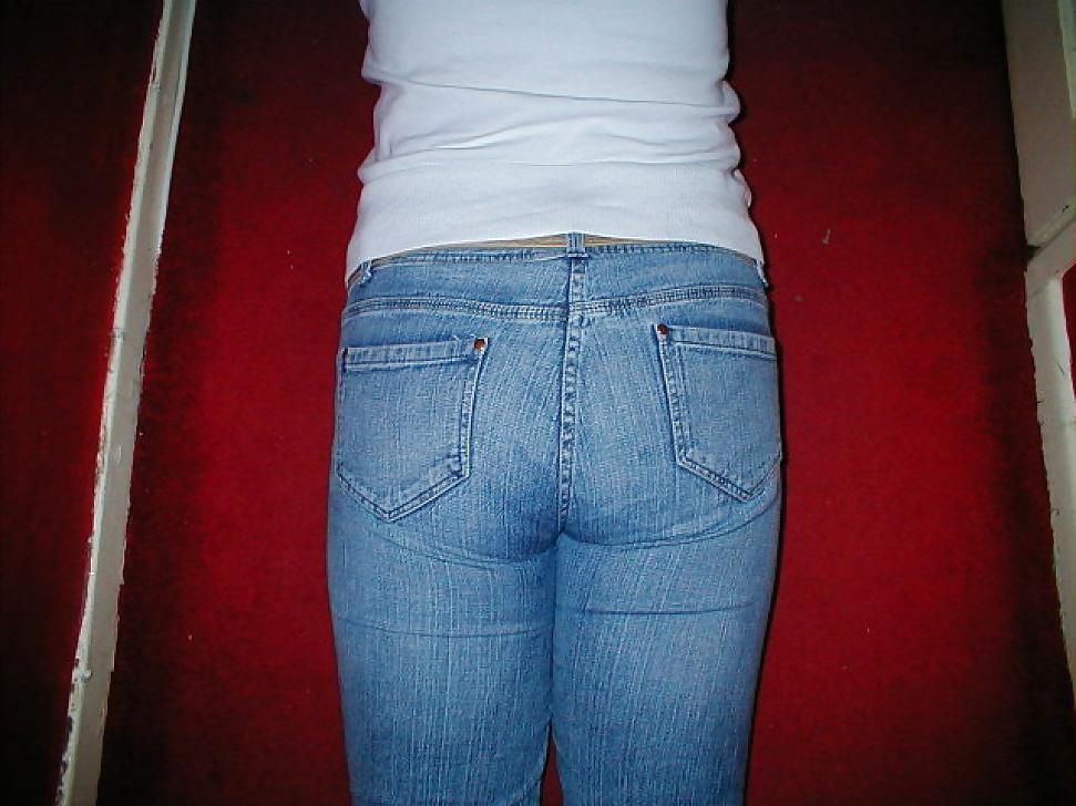 25P The wife's hot ass in sexy jeans