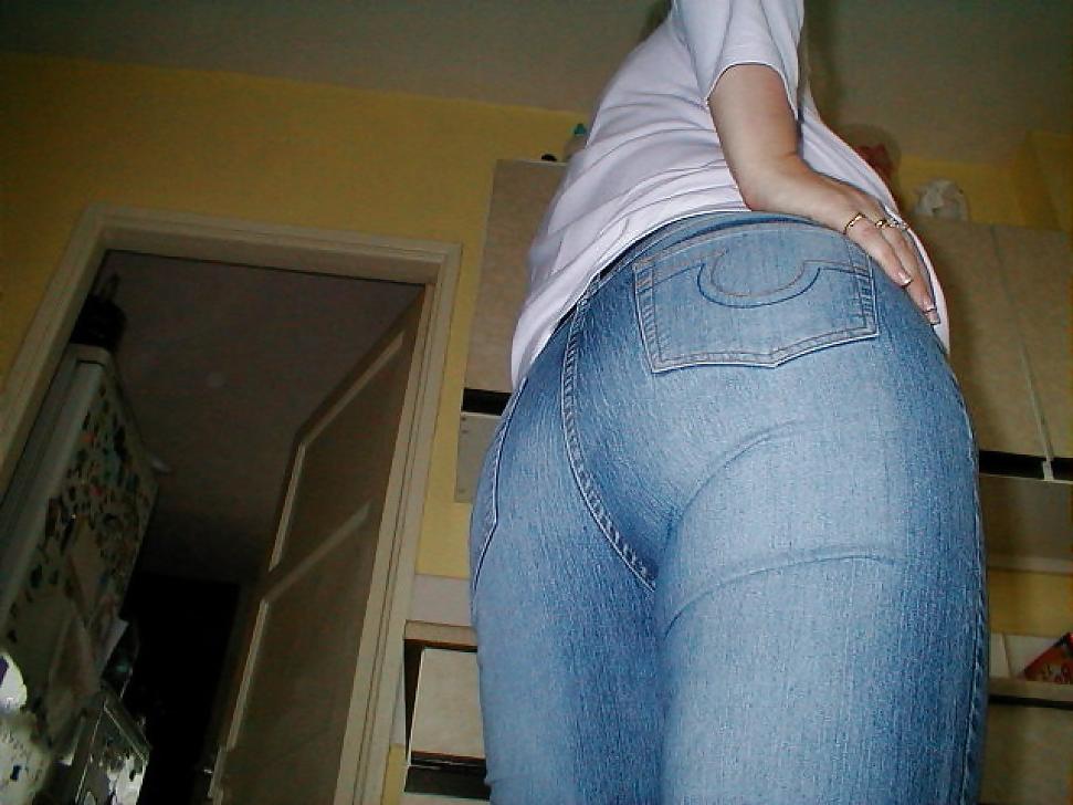 25P The wife's hot ass in sexy jeans