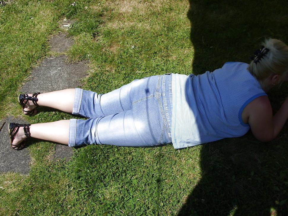 25P The wife's hot ass in sexy jeans
