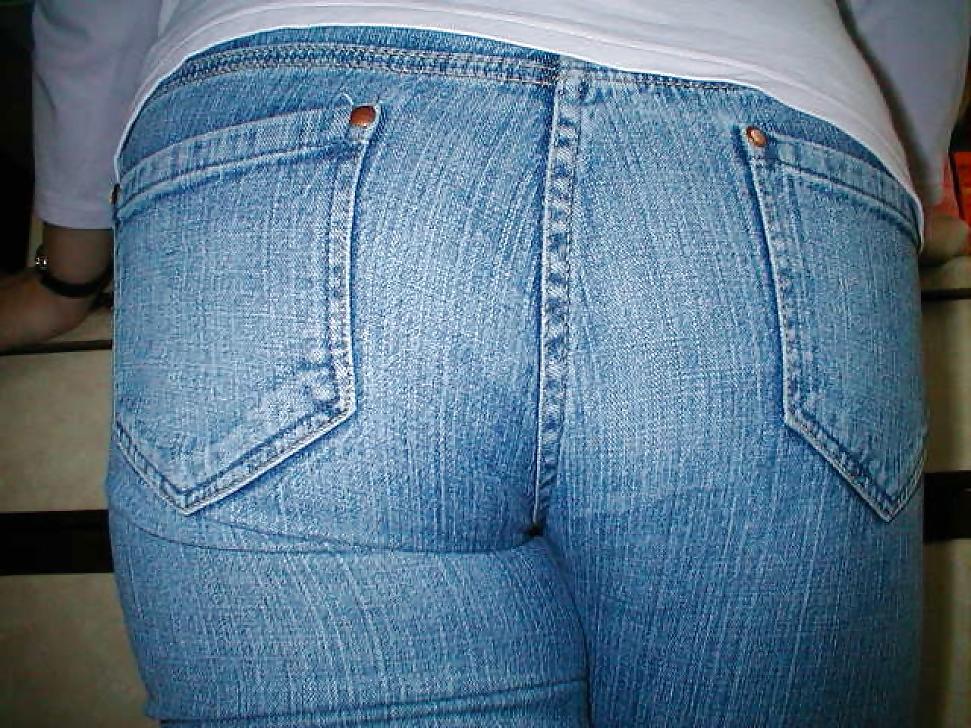 25P The wife's hot ass in sexy jeans