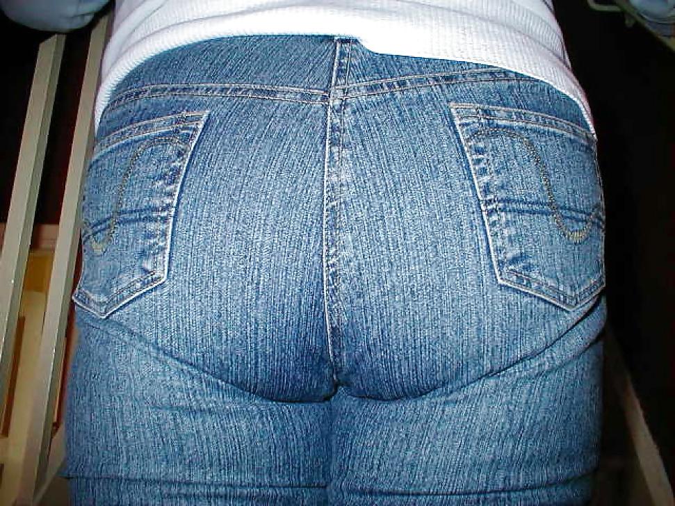25P The wife's hot ass in sexy jeans