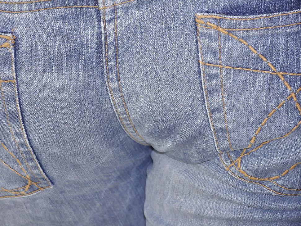 25P The wife's hot ass in sexy jeans