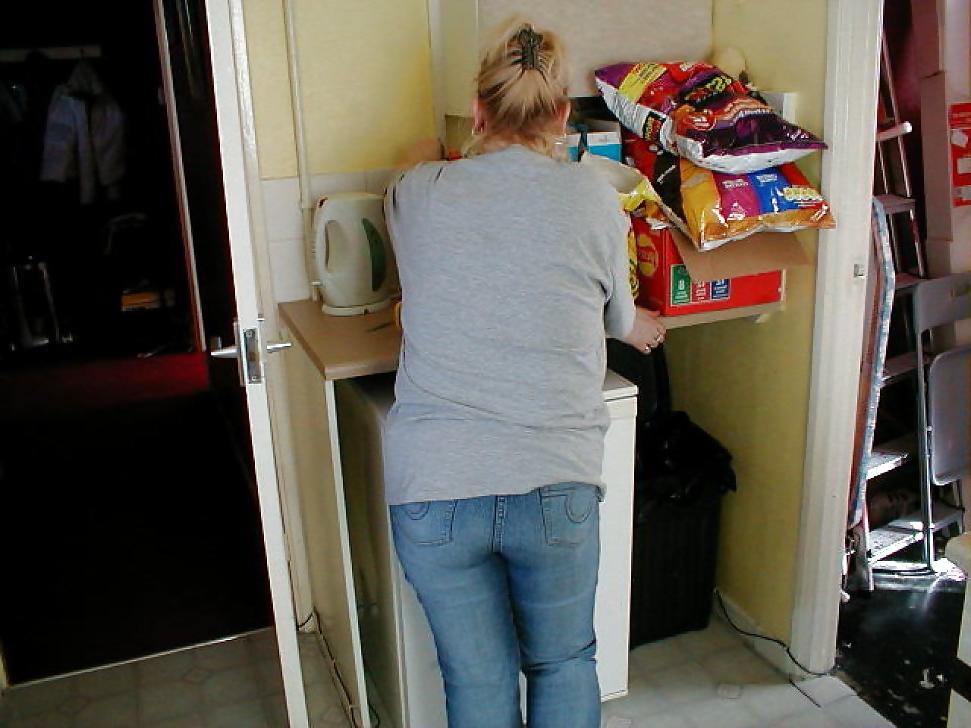 25P The wife's hot ass in sexy jeans