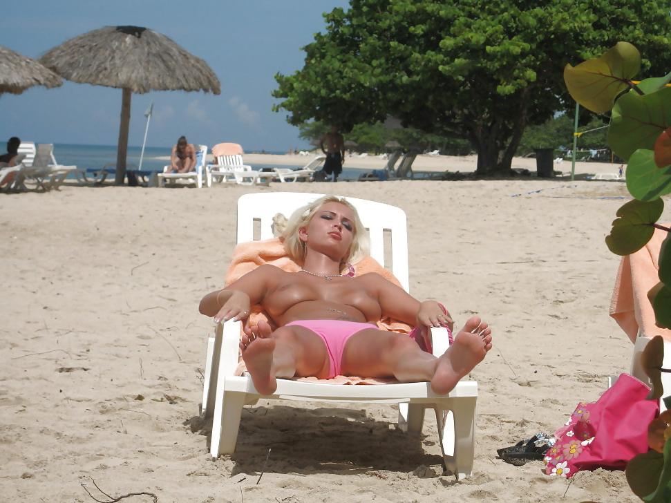 22P Public Beach Tits