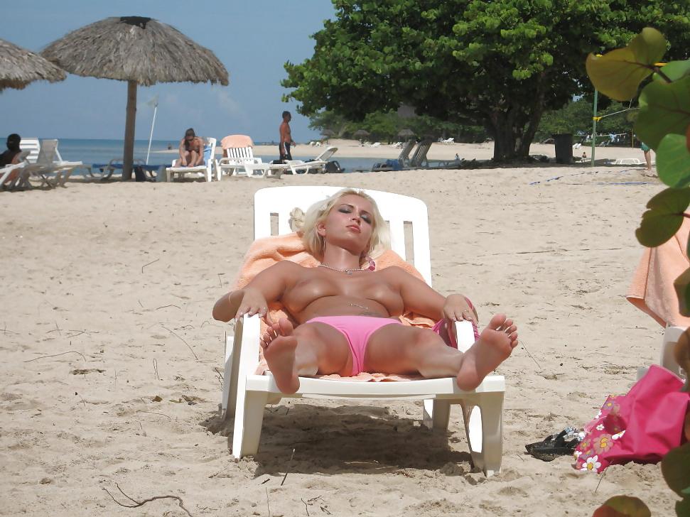 22P Public Beach Tits