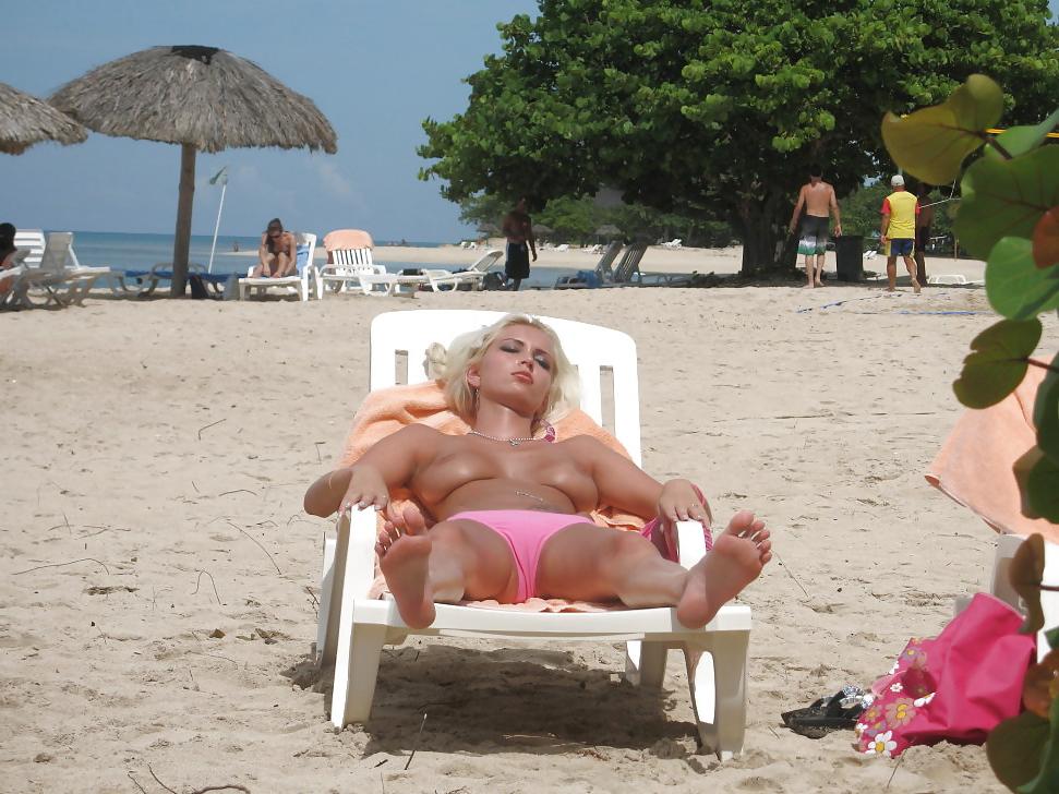 22P Public Beach Tits