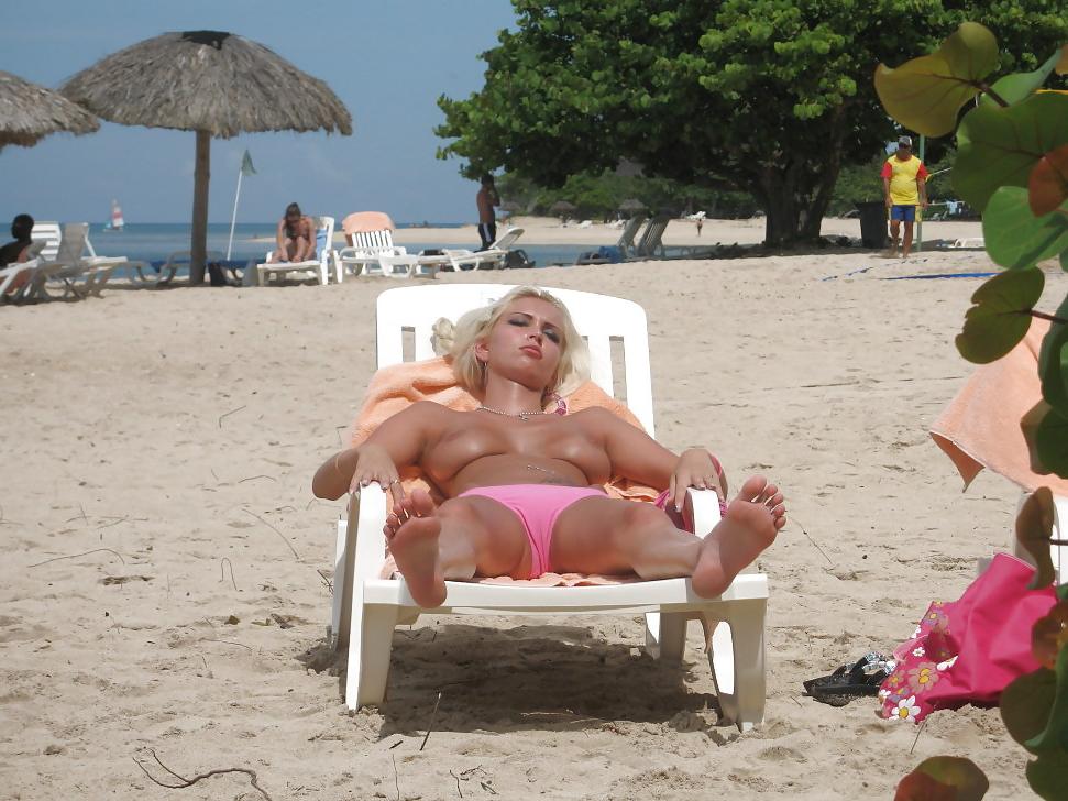 22P Public Beach Tits
