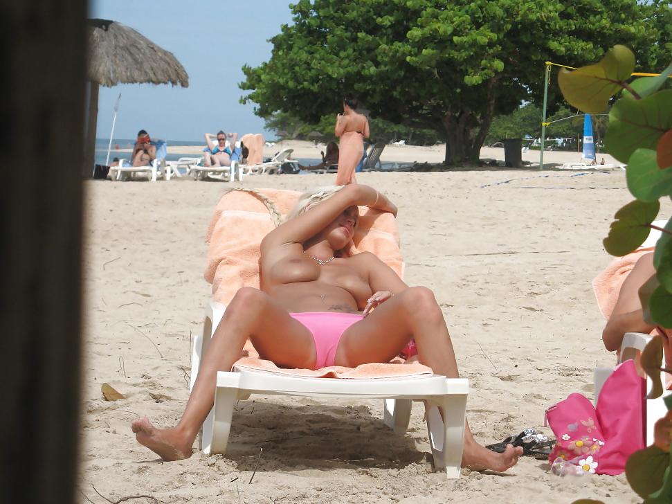 22P Public Beach Tits