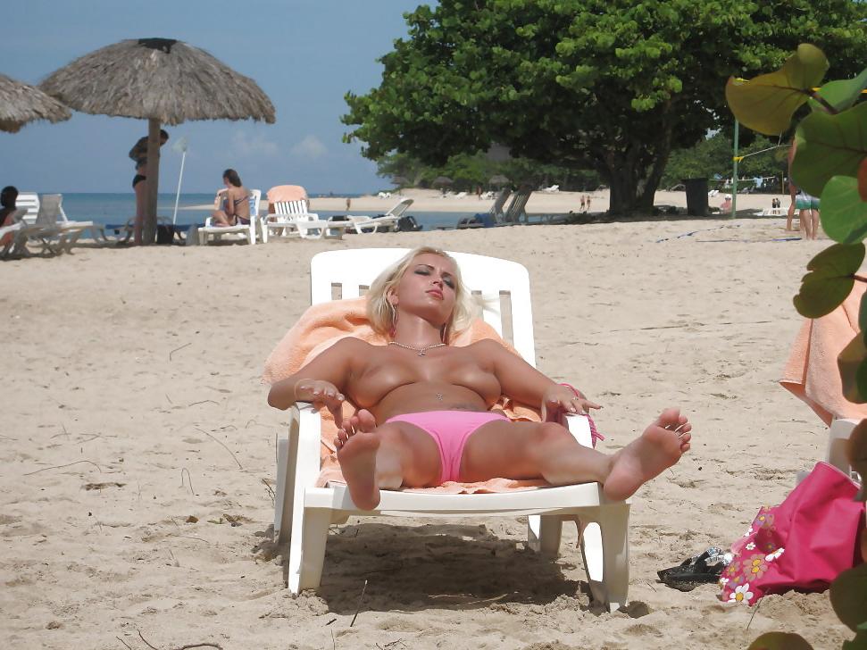 22P Public Beach Tits