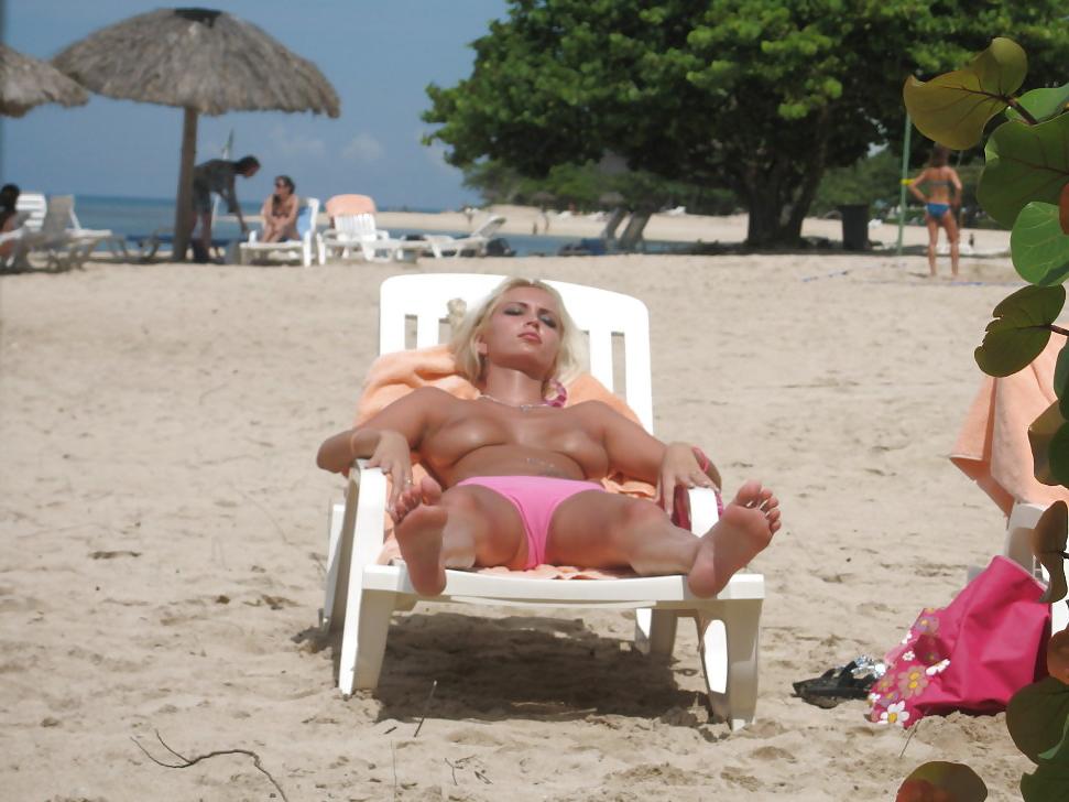 22P Public Beach Tits