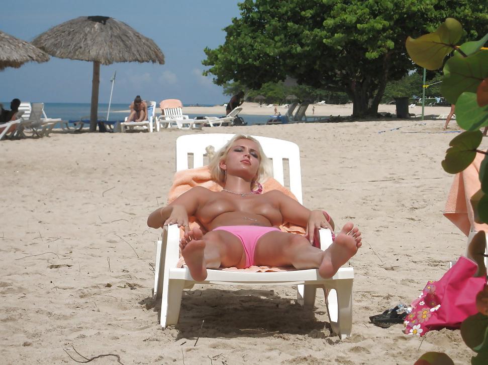 22P Public Beach Tits