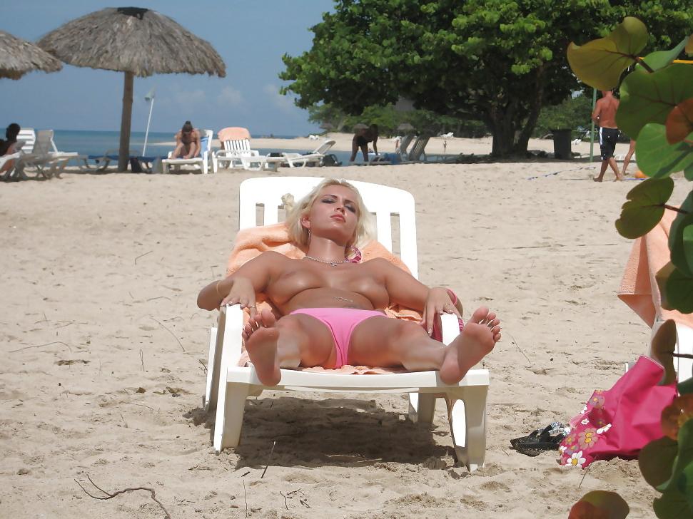 22P Public Beach Tits