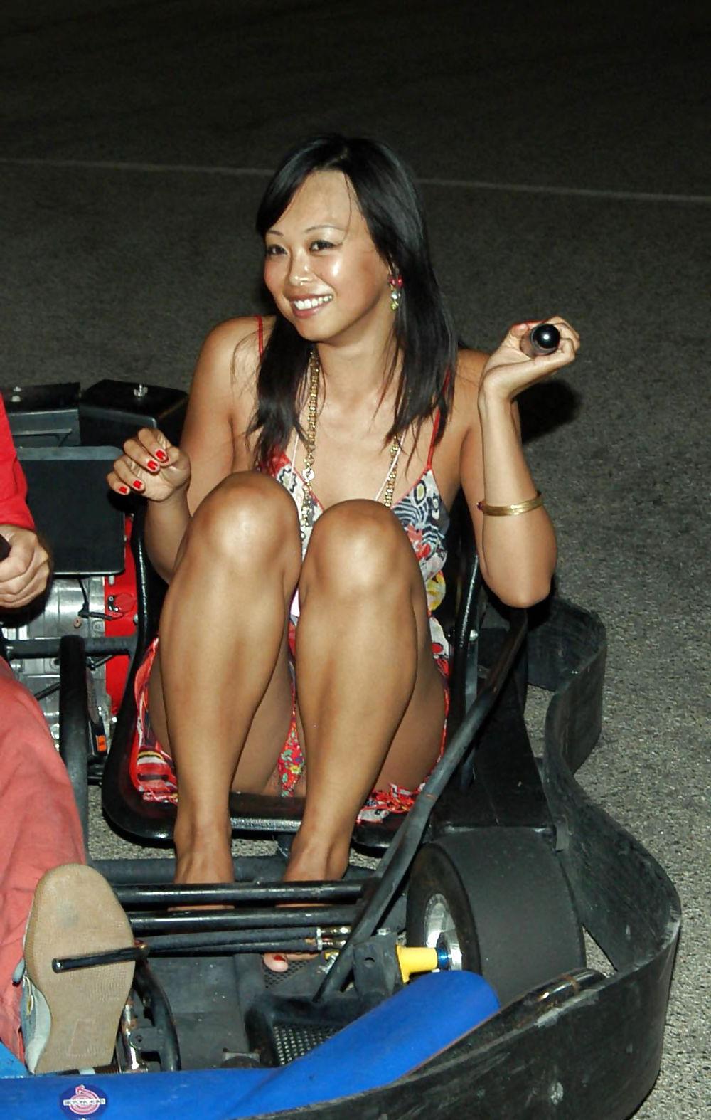 25P PHOTOS VOLEES : SOUS SA JUPE ELLE EST SANS CULOTTE ! ...