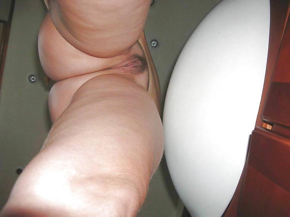 25P PHOTOS VOLEES : SOUS SA JUPE ELLE EST SANS CULOTTE ! ...