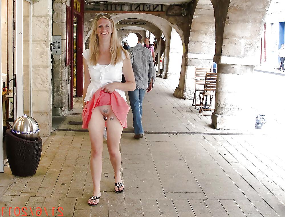 25P PHOTOS VOLEES : SOUS SA JUPE ELLE EST SANS CULOTTE ! ...