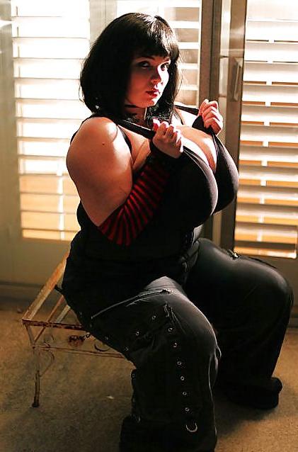 25P Curvy Beauties 40 Clothed Edition