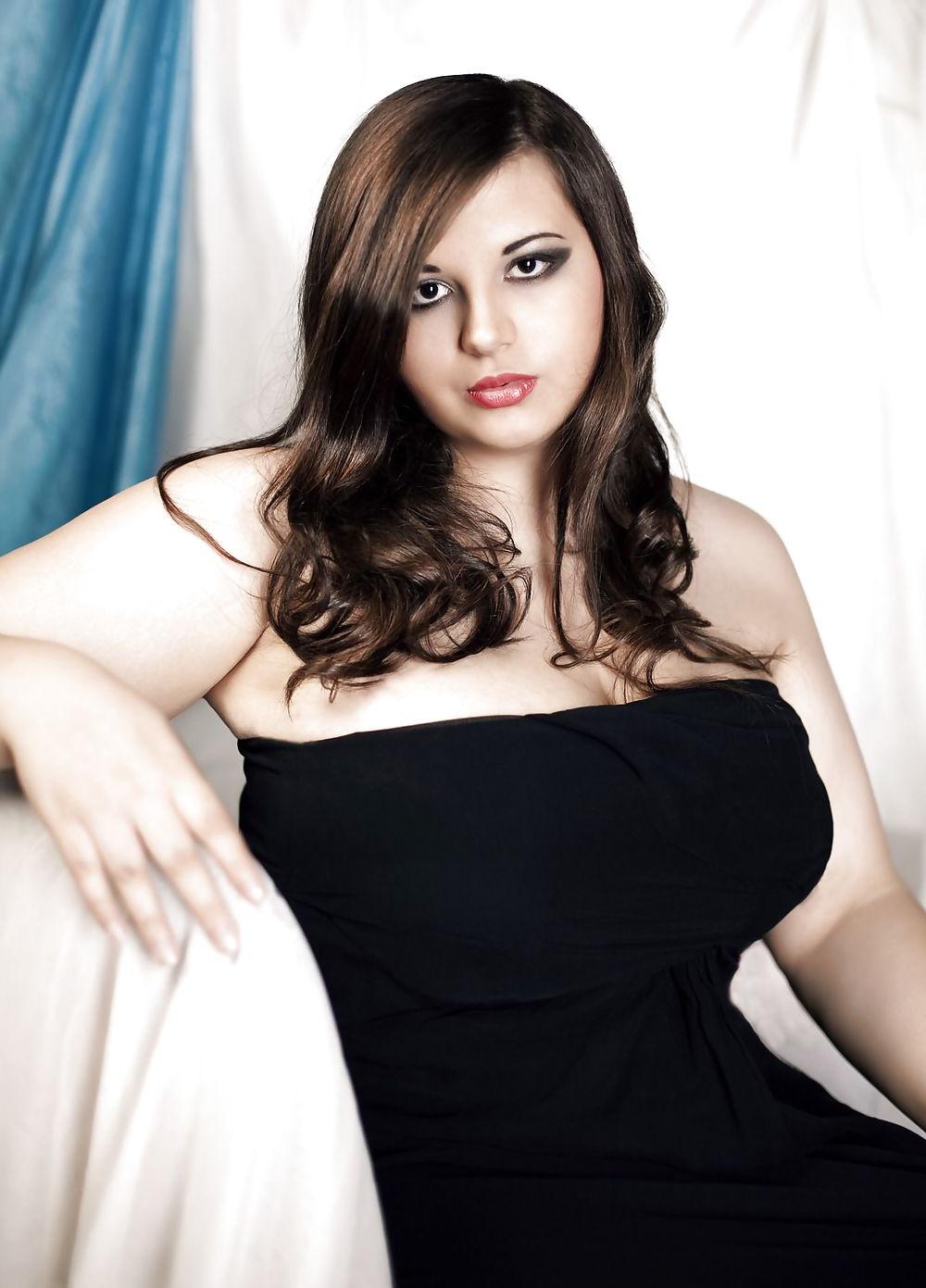 25P Curvy Beauties 40 Clothed Edition